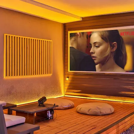 Nuka Loft Vila *