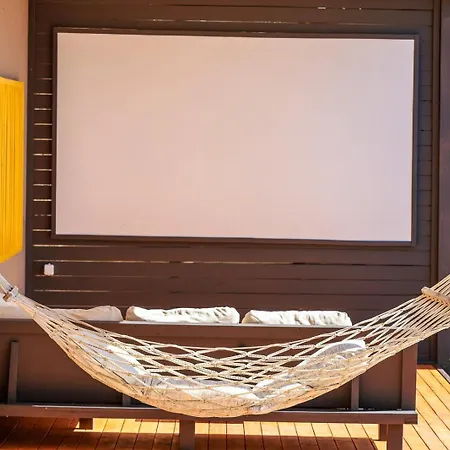 Nuka Loft Vila