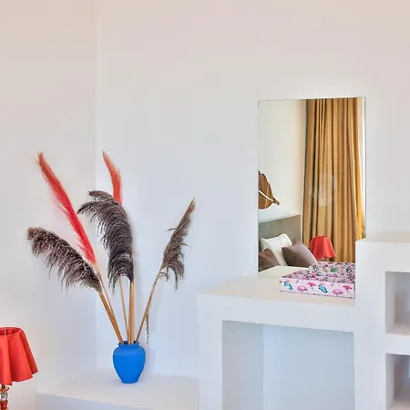 Nuka Loft Vila *